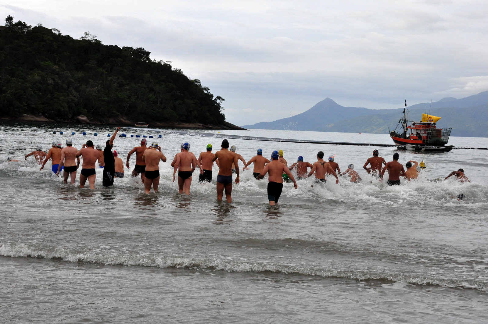 Equipe Trainer vence a Travessia Caraguá-Ilhabela