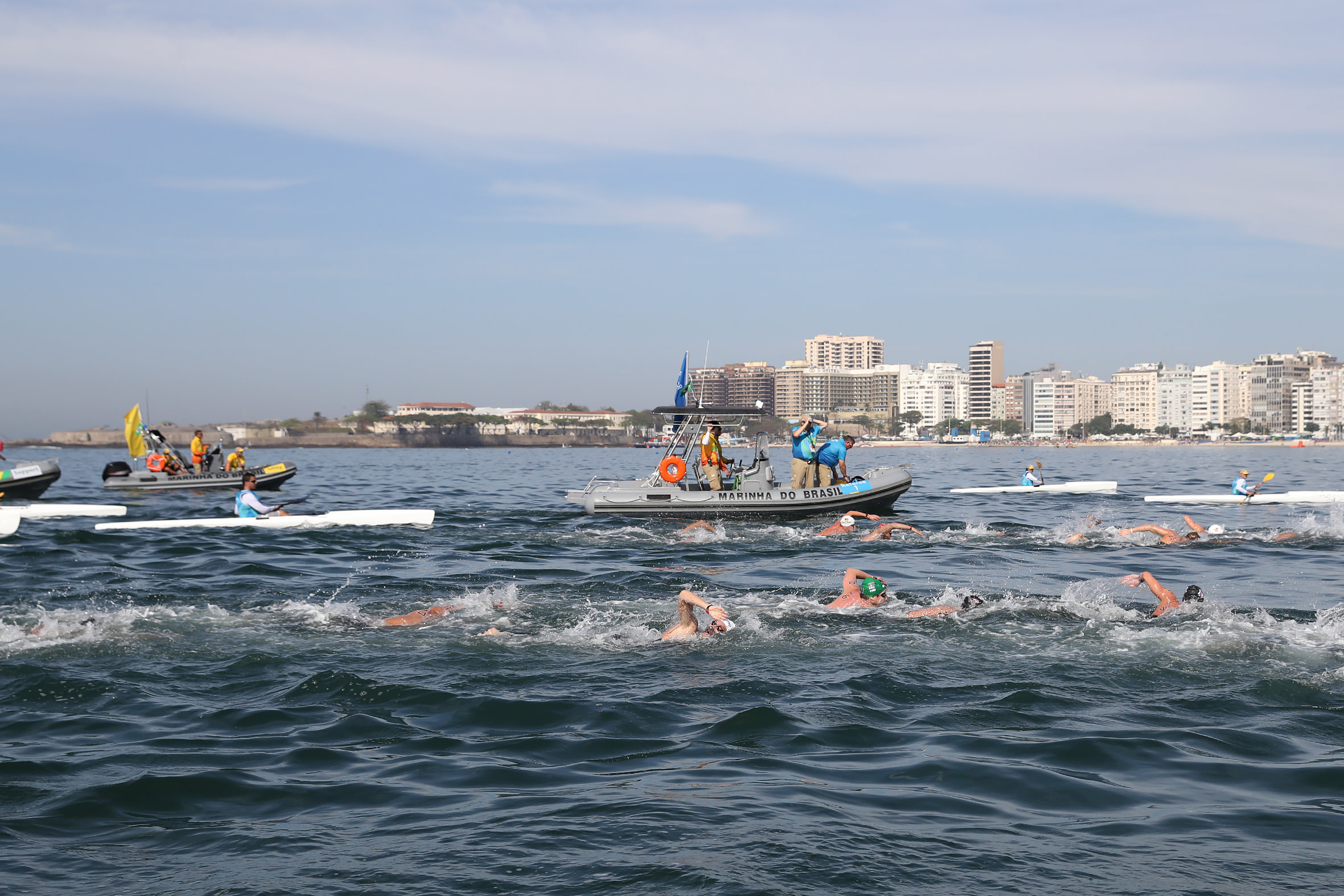 Nadadores durante a maratona - Foto: Satiro Sodré/SSPress