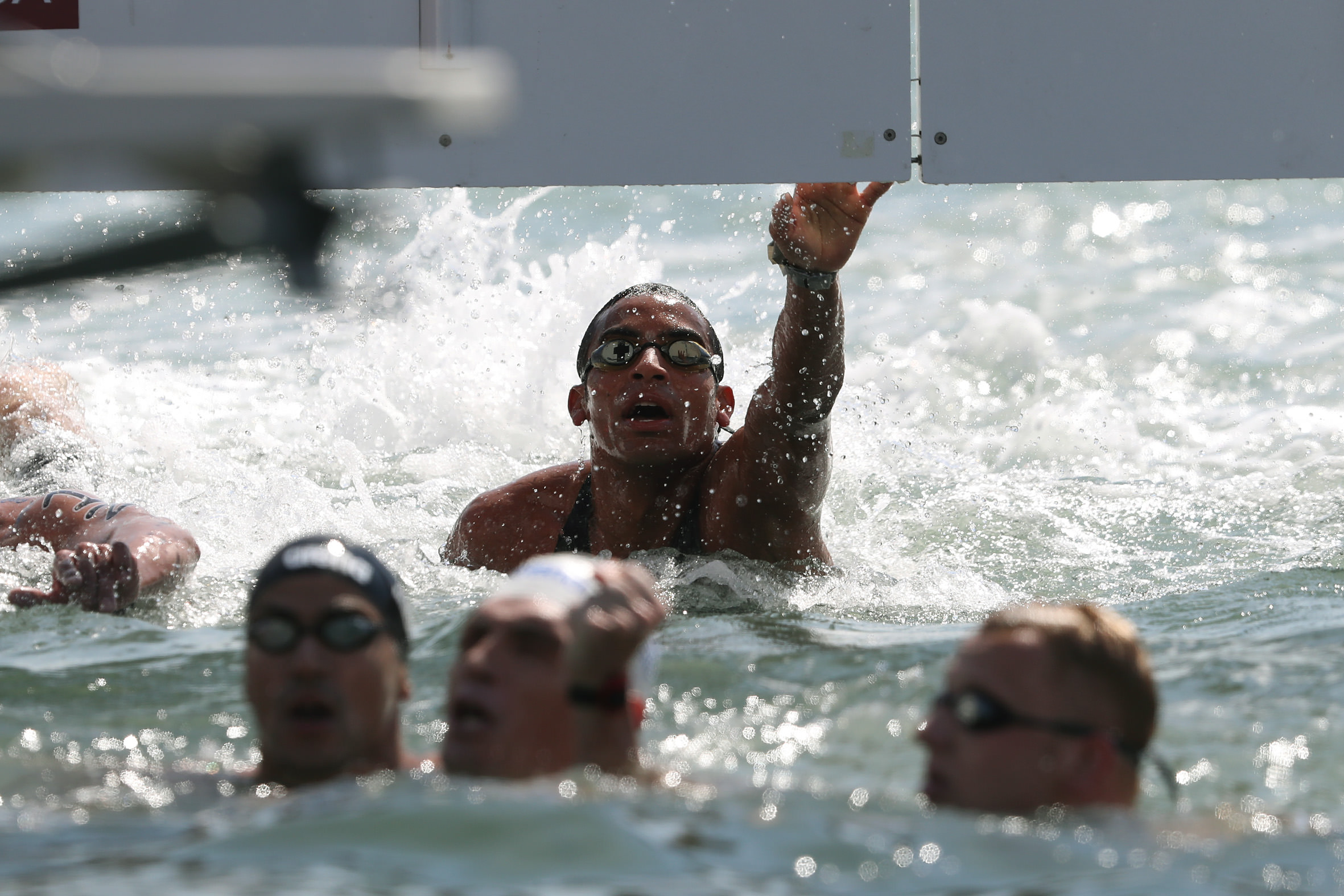Allan do Carmo durante a chegada da maratona - Foto: Satiro Sodré/SSPress