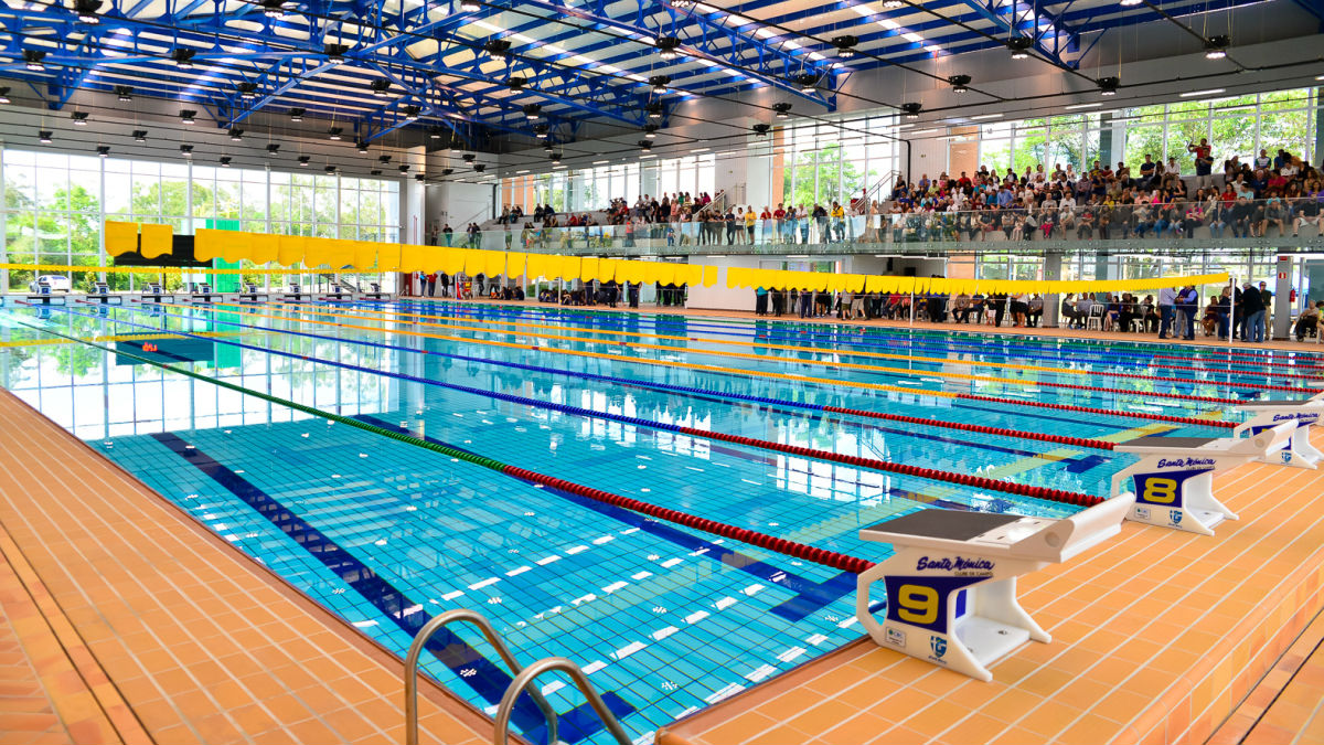 Quase 400 atletas na água no Brasileiro Júnior de Inverno