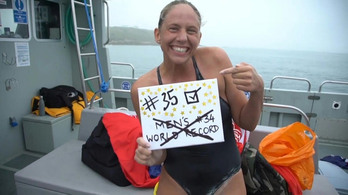 Chloe McCardel atravessa o Canal da Mancha pela 35ª vez