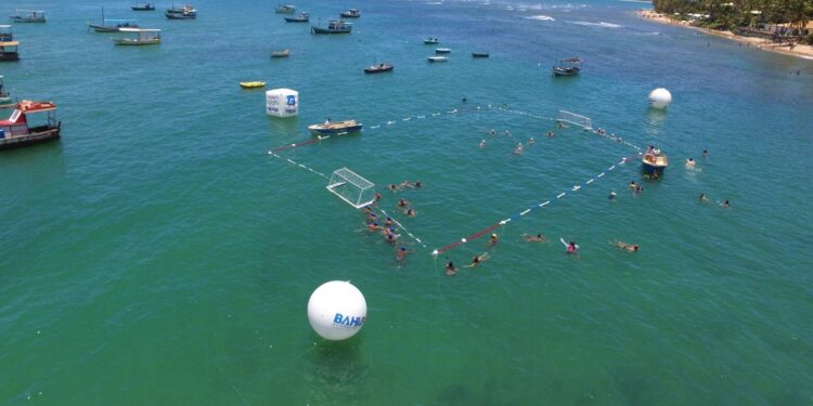 Polo aquático fora das piscinas