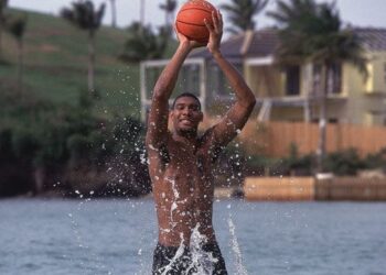 A história de Tim Duncan: das piscinas para as quadras