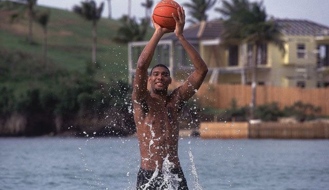 A história de Tim Duncan: das piscinas para as quadras
