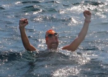 Italiano tentará nadar entre ilhas na Europa