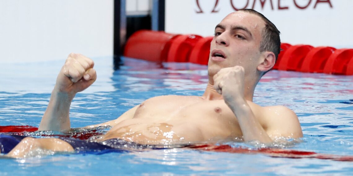 Fernando Scheffer é bronze nos 200m livre