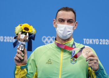 Fernando Scheffer é bronze nos 200m livre
