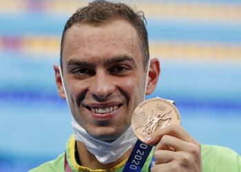 Fernando Scheffer é bronze nos 200m livre
