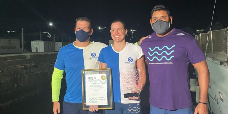 Ana Carolina Morelli conclui 37 km na Ilha Grande