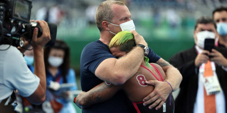 Ana Marcela Cunha é campeã olímpica nos 10 km!