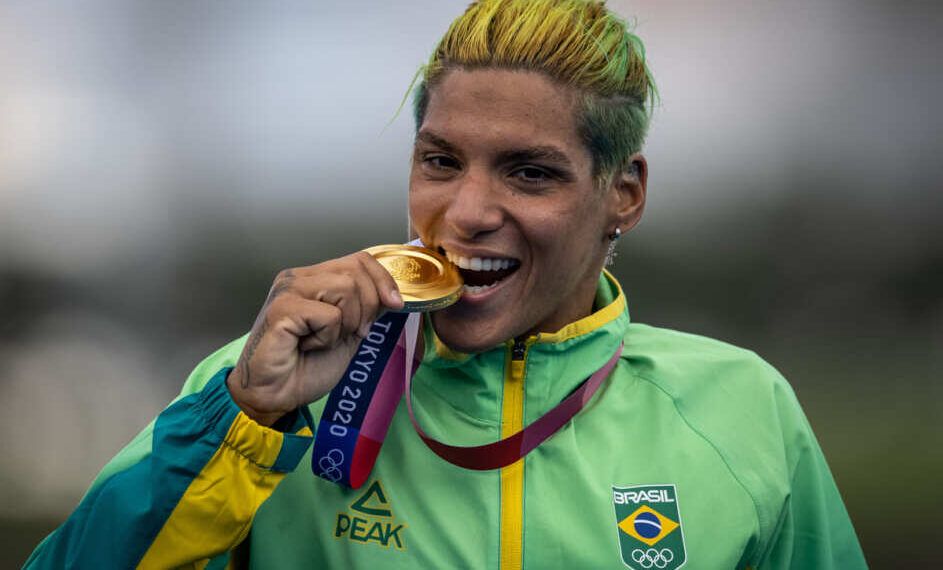 Ana Marcela Cunha é campeã olímpica nos 10 km!