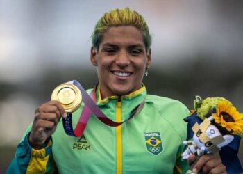 Ana Marcela Cunha é campeã olímpica nos 10 km!