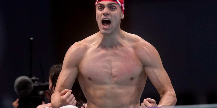 James Guy lamenta fechamento de piscinas na Inglaterra