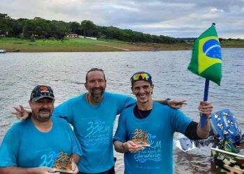 Nadador completa 33 km no Desafio da Jurumirim