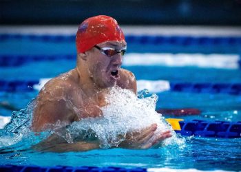 Ilya Shymanovich faz a trinca de recordes mundiais nos 100m peito