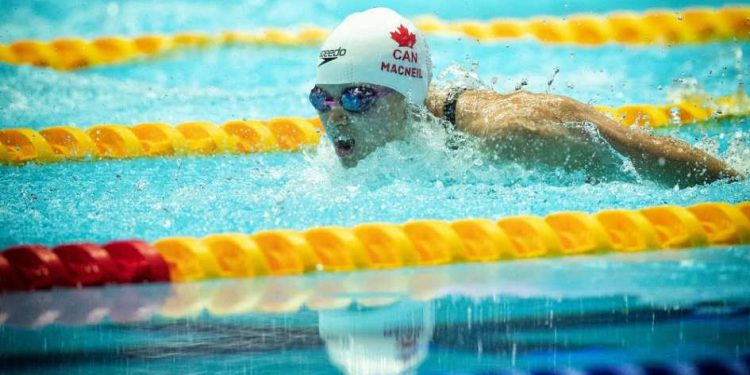 Nicholas Santos é tricampeão mundial nos 50m borboleta