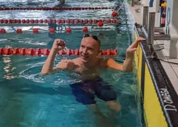 Nadando 25 km em menos de 5 horas na piscina