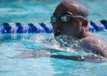 Nadador de Porto Rico bate recorde mundial 200 mil metros em 7 dias