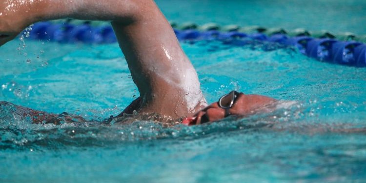 Nadador de Porto Rico bate recorde mundial 200 mil metros em 7 dias