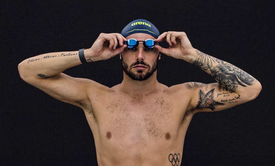 Kyle Chalmers assina com a Arena