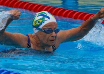 Nadadora brasileira de 98 anos participa do Pan-Americano Masters