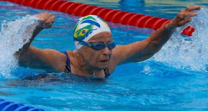 Nadadora brasileira de 98 anos participa do Pan-Americano Masters