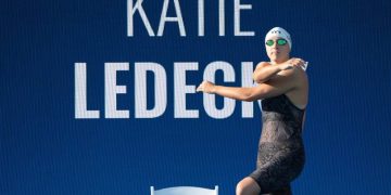 100 anos de 1500 metros nado livre feminino