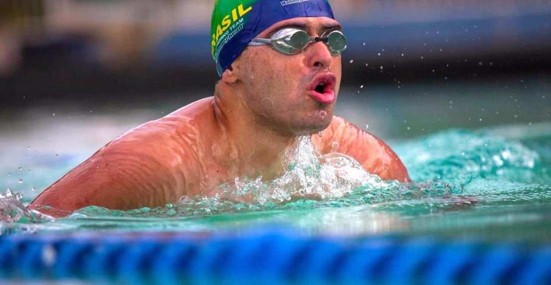 Caíque Aimoré busca pentacampeonato mundial para nadadores com síndrome de down