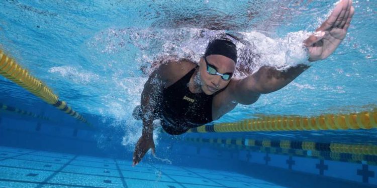 Simone Manuel assina contrato com marca esportiva Arena