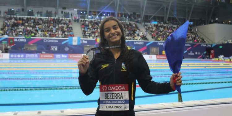 Beatriz Bezerra é prata nos 100m borboleta no Mundial Júnior!