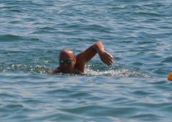 Paulo Bicudo se prepara para a Travessia do Leme ao Pontal após paralisia