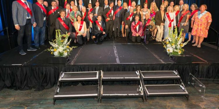 Como são escolhidos os novos integrantes do Hall da Fama da Natação Mundial?