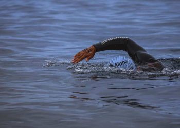 Gustavo Verdelli e Simone Arruda vencem o Swim Alcatrazes no Aloha Spirit