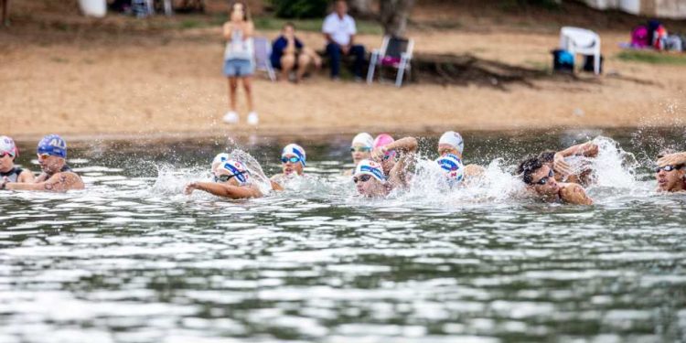 Viviane Jungblut e Luiz Felipe Loureiro abrem o Brasileiro de Águas Abertas com vitória