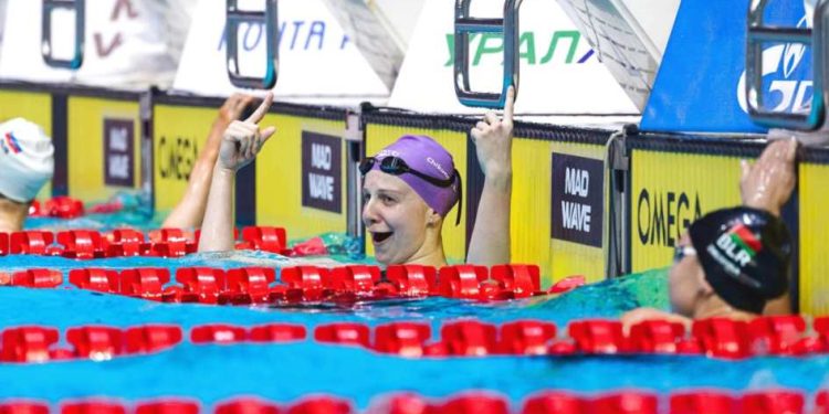 Russa Evgenia Chikunova bate o recorde mundial dos 200m peito 2min17s55