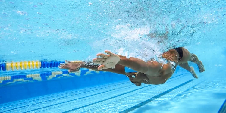 Dores na coluna e natação
