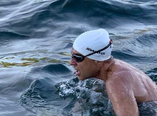 Ricardo Mendes completa ultramaratonas no estilo peito