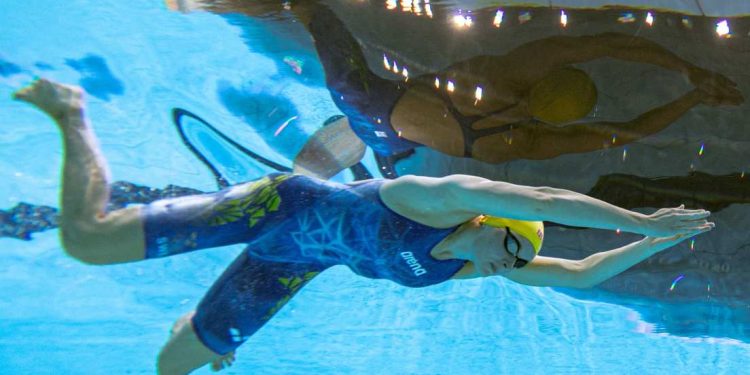 Cuide bem do seu joelho na hora de nadar!