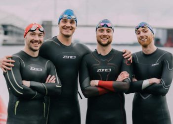 Revezamento busca recorde da Travessia do Canal da Mancha e nada por causa humanitária