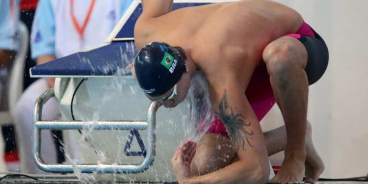 Spajari e Peixoto passam para a final do 100m livre na Universíades
