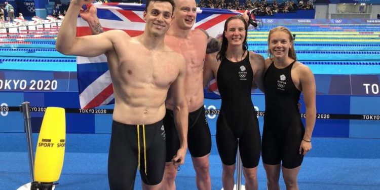 World Aquatics larga na frente: primeira competição de natação Open para todos os gêneros