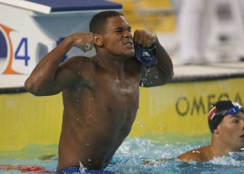 Kauã Carvalho bate recorde brasileiro de categoria dos 50m peito no Sul-Americano