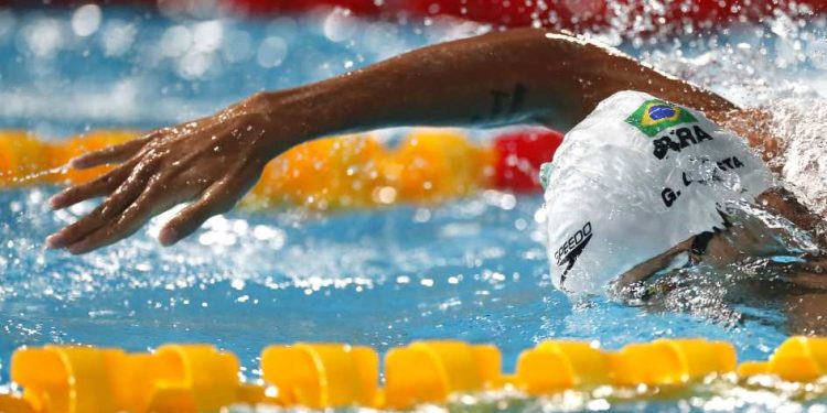 Brasil abre Pan com seis medalhas e título de Cachorrão e do 4x100m livre