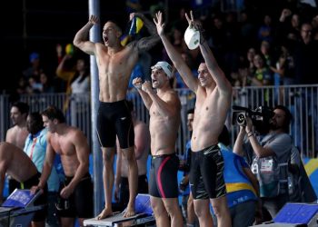 Brasil abre Pan com seis medalhas e título de Cachorrão e do 4x100m livre
