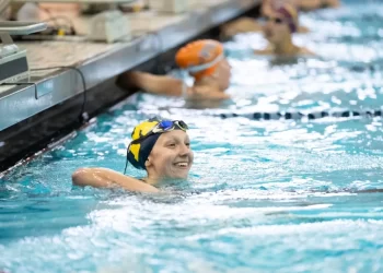 Stephanie Balduccini vence os 100 livre com o terceiro tempo da temporada NCAA