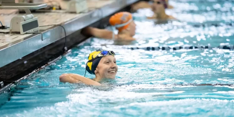 Stephanie Balduccini vence os 100 livre com o terceiro tempo da temporada NCAA