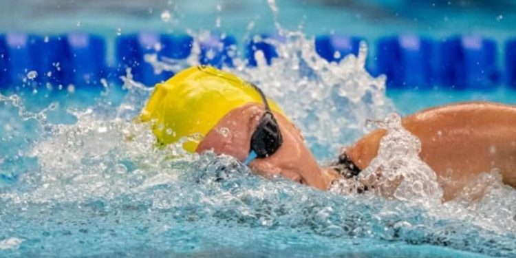 Summer Mcintosh quebra invencibilidade de Katie Ledecky de 11 anos nos Estados Unidos
