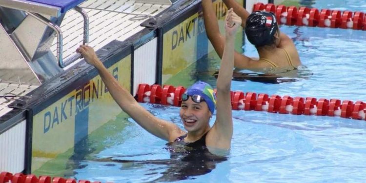 Gabriela Ferreira bate recorde brasileiro de categoria e Brasil abre com 10 medalhas no Sul-Americano Escolar