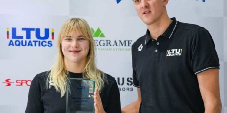 Antes tarde do mais tarde, Ruta Meylutyte recebe prêmio de melhor nadador européia de 2022