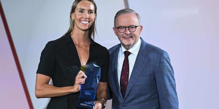 Emma Mckeon é apontada a jovem australiana do ano